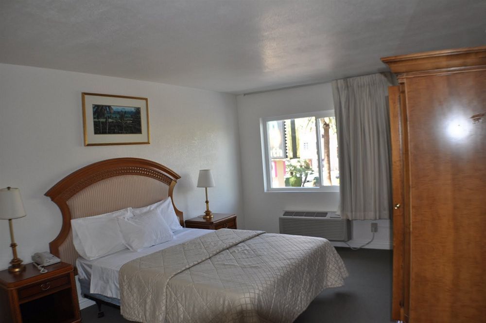 Super 8 By Wyndham Las Vegas North Strip/Fremont St. Area Esterno foto
