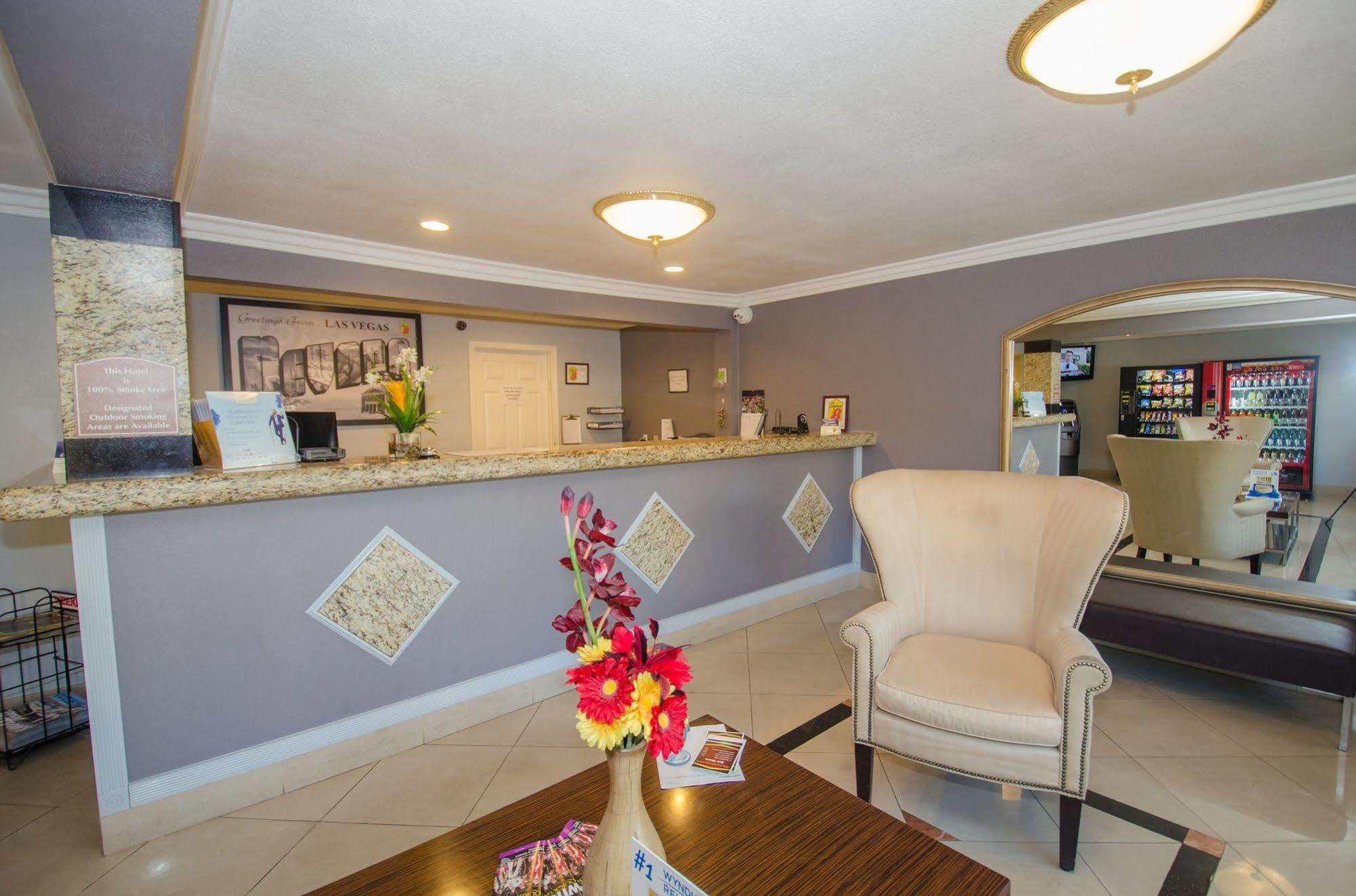 Super 8 By Wyndham Las Vegas North Strip/Fremont St. Area Esterno foto