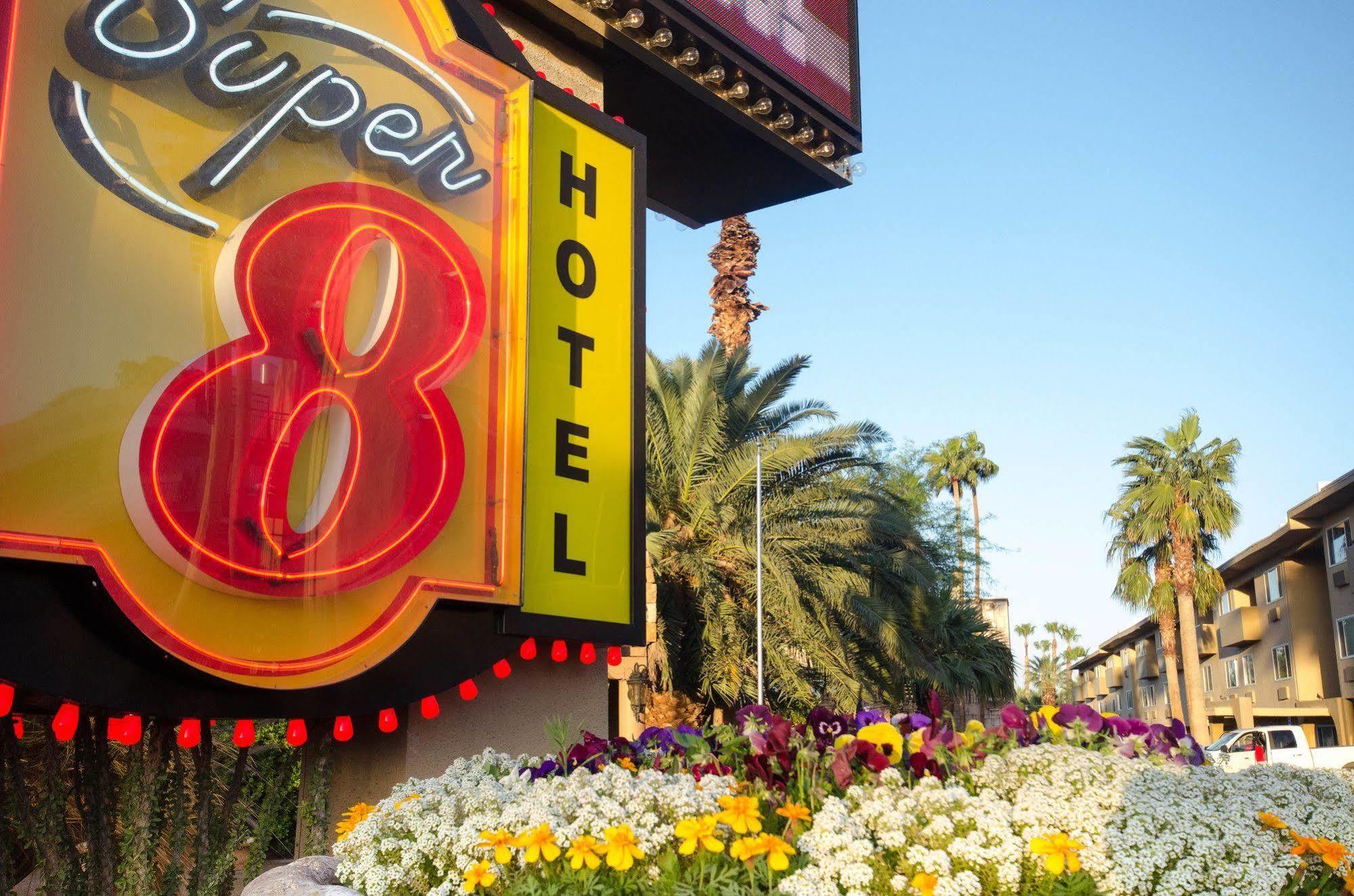 Super 8 By Wyndham Las Vegas North Strip/Fremont St. Area Esterno foto