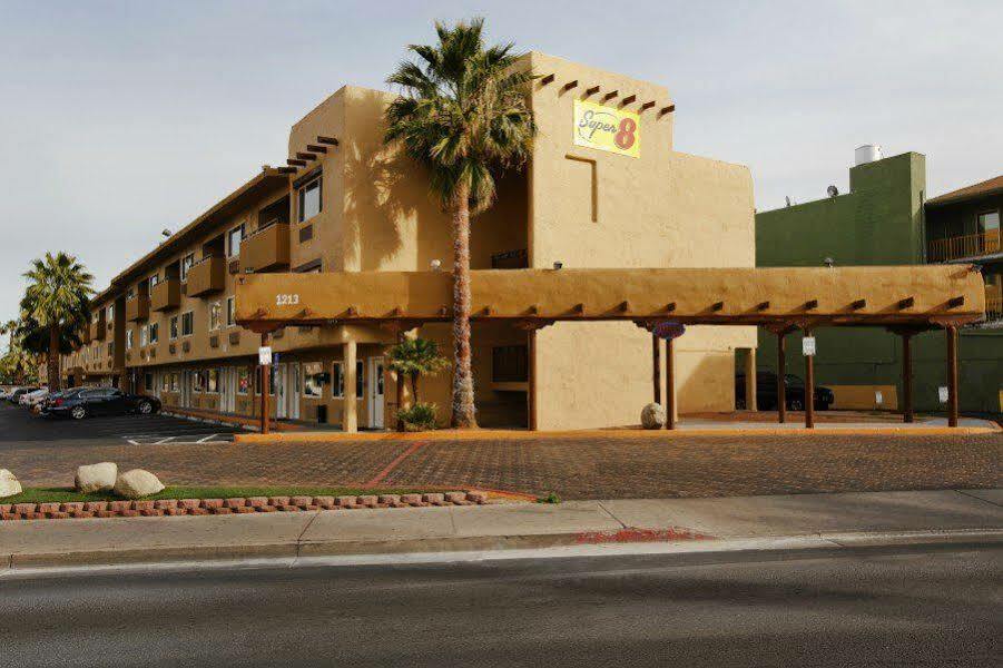 Super 8 By Wyndham Las Vegas North Strip/Fremont St. Area Esterno foto